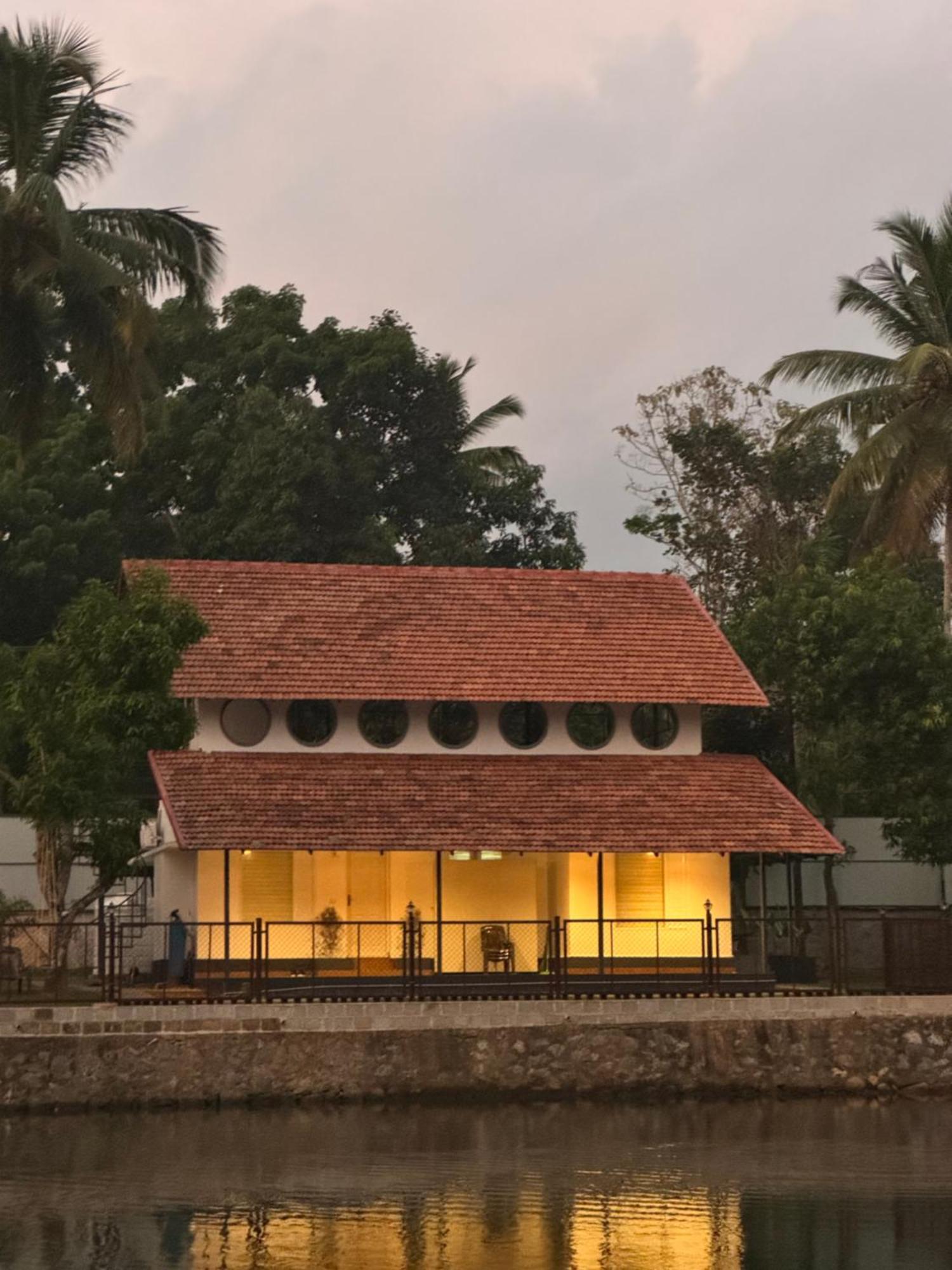 Blue Lake Villa Kollam Exteriér fotografie