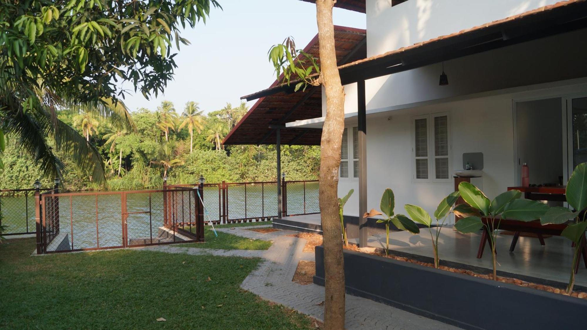 Blue Lake Villa Kollam Exteriér fotografie